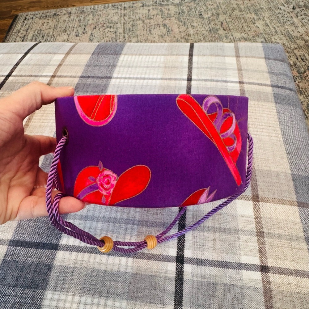 Vintage St Jane Collection by Dritz Red Hat Society Sewing box - Picture 7 of 7